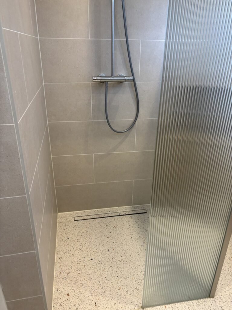 Badkamer & toilet compleet vernieuwd — Bos en Lommer