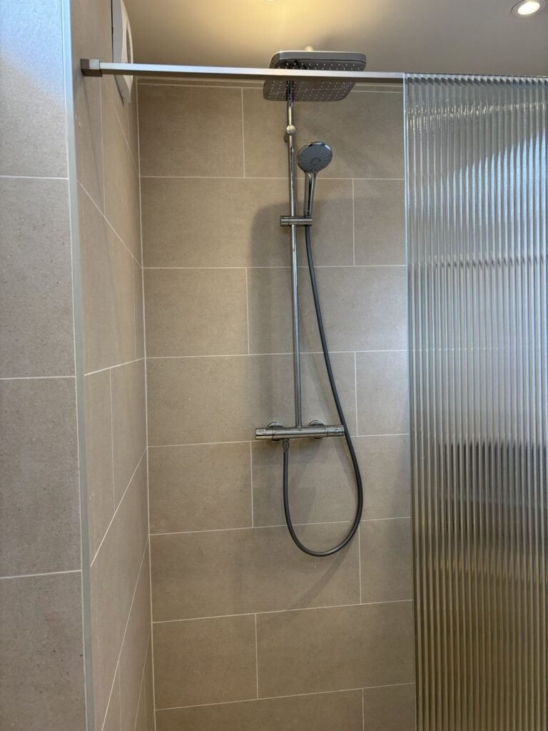 Badkamer & toilet compleet vernieuwd — Bos en Lommer