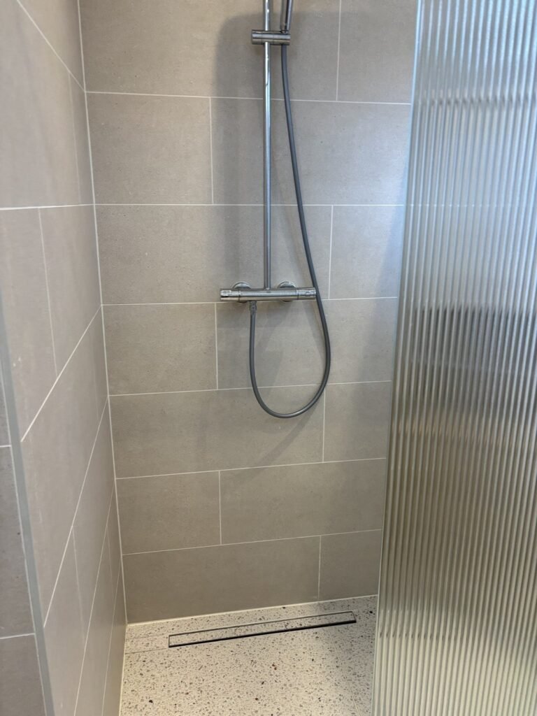 Badkamer & toilet compleet vernieuwd — Bos en Lommer