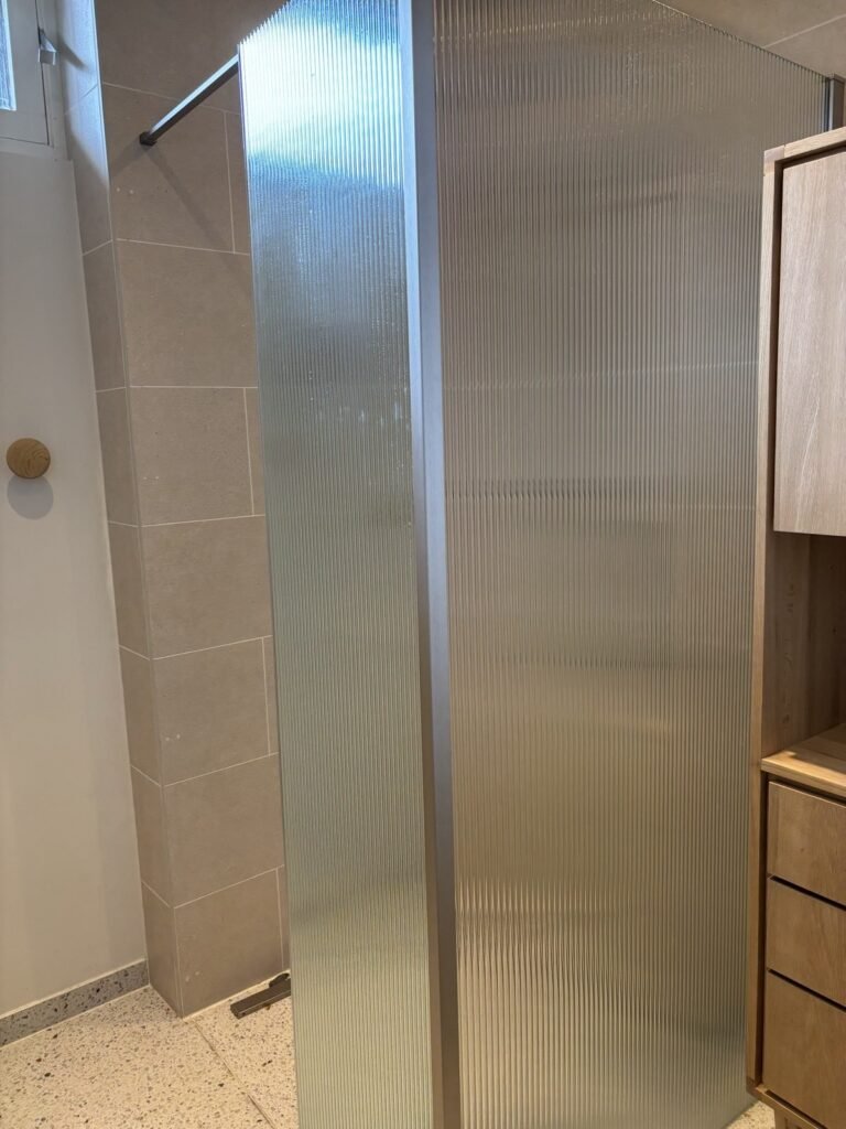 Badkamer & toilet compleet vernieuwd — Bos en Lommer