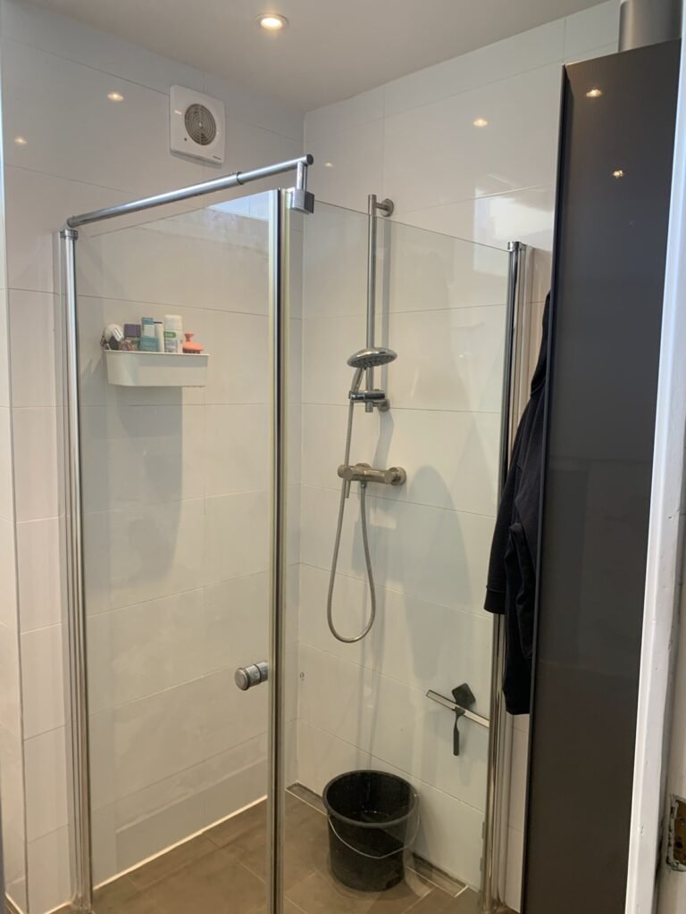 Badkamer & toilet compleet vernieuwd — Bos en Lommer